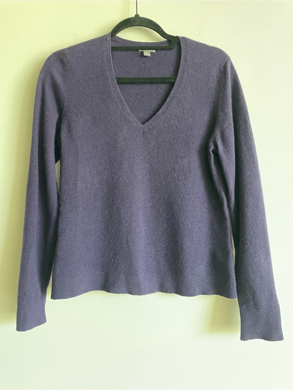 Ann Taylor cashmere sweater deep purple v neck classic professional M